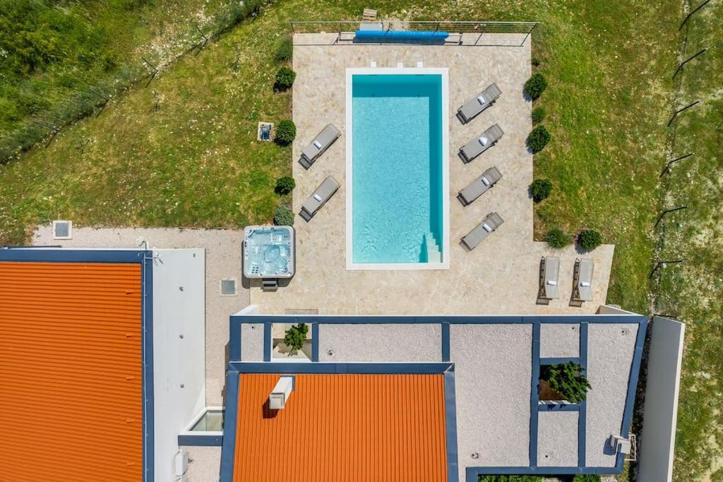 Villa T, Spacious With Heated Pool, Hot Tub & Sauna Rastevic Eksteriør billede