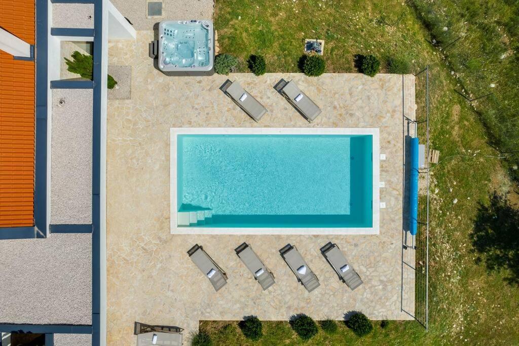 Villa T, Spacious With Heated Pool, Hot Tub & Sauna Rastevic Eksteriør billede