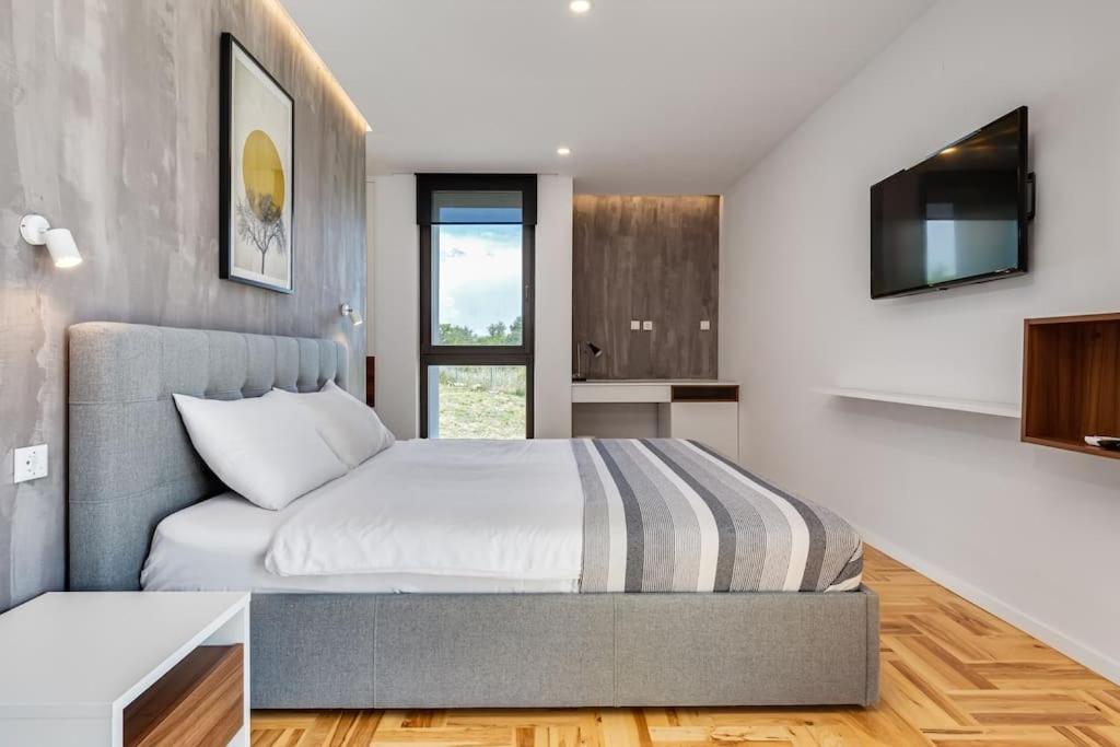 Villa T, Spacious With Heated Pool, Hot Tub & Sauna Rastevic Eksteriør billede