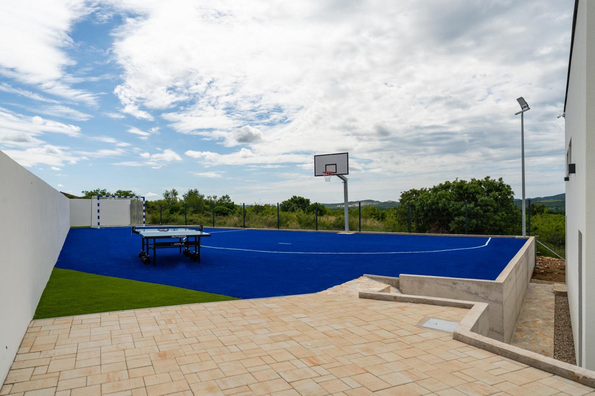 Villa T, Spacious With Heated Pool, Hot Tub & Sauna Rastevic Eksteriør billede